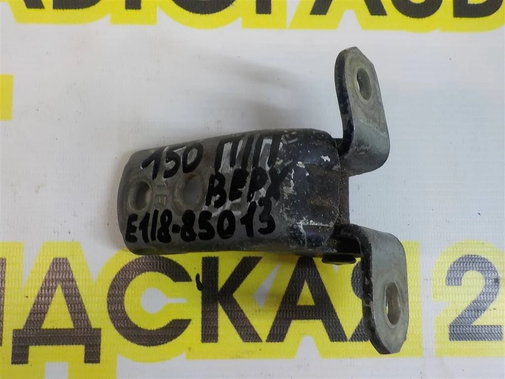 Петля двери передней правой верхняя Toyota Corolla X (2006—2010)