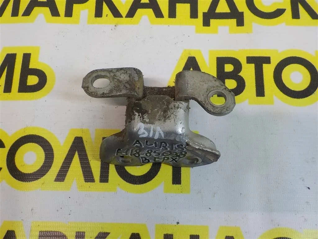 Петля двери задней левой верхняя Toyota Auris E150 (2006—2010)