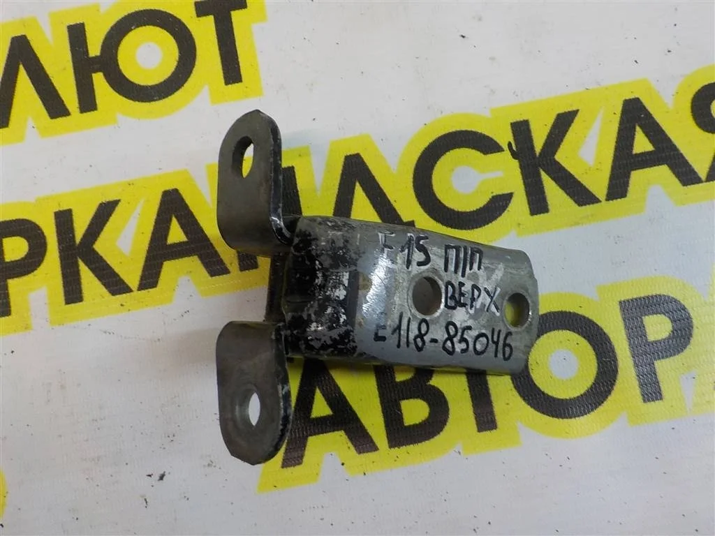 Петля двери передней правой верхняя Toyota Corolla X (2006—2010)