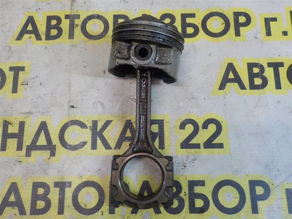 Поршень с шатуном Mitsubishi Carisma I (1995—1999)