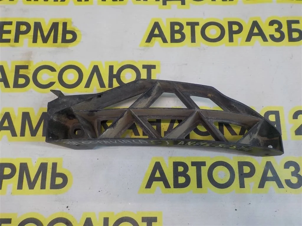 Направляющая заднего бампера левая Skoda Octavia II (2004—2009)