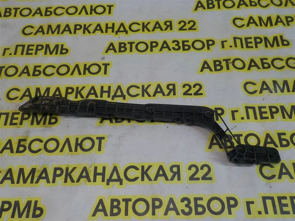 Кронштейн заднего бампера правый Lexus LX J200 (2007—2012)