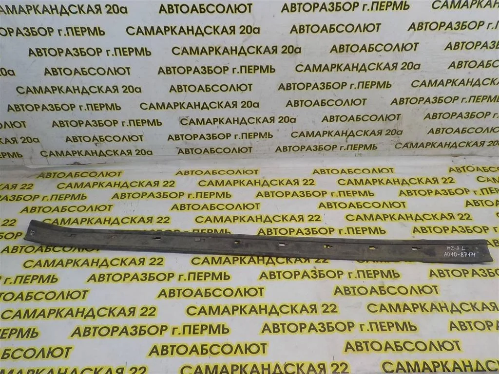 Накладка на порог (наружная) Mazda 3 BL (2008—2011)