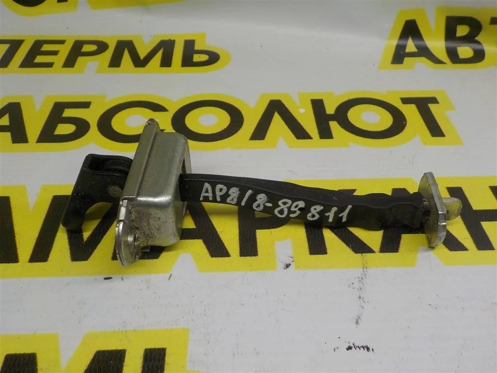 Ограничитель двери Nissan Juke I (2010—2014)