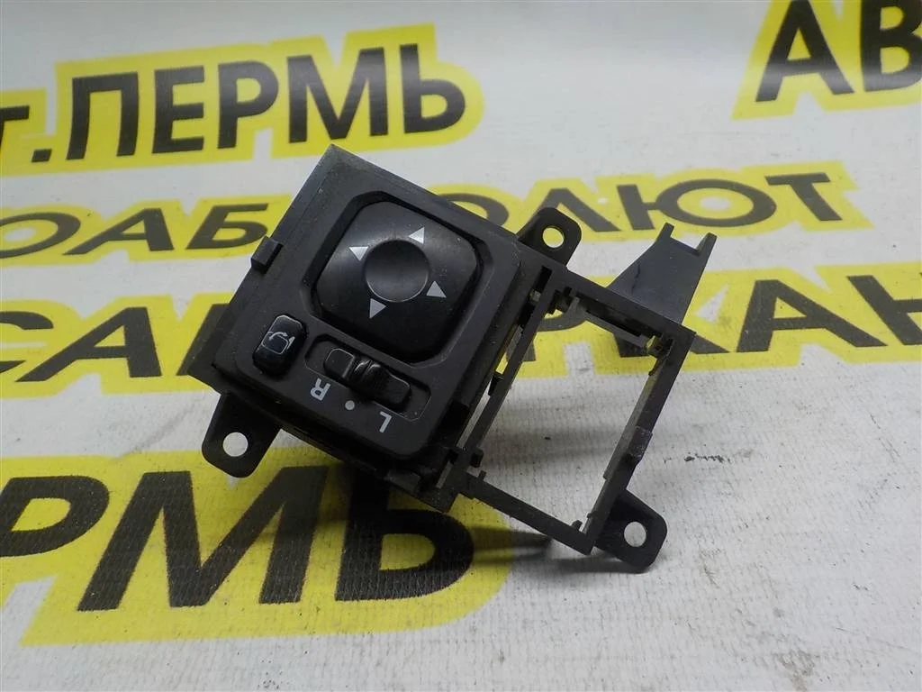 Переключатель регулировки зеркала Mitsubishi Pajero III (1999—2003)