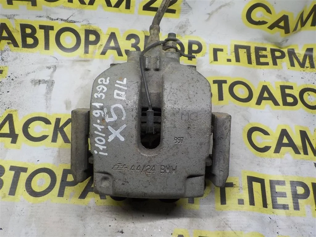 Суппорт передний левый BMW X5 E53 (1999—2003)