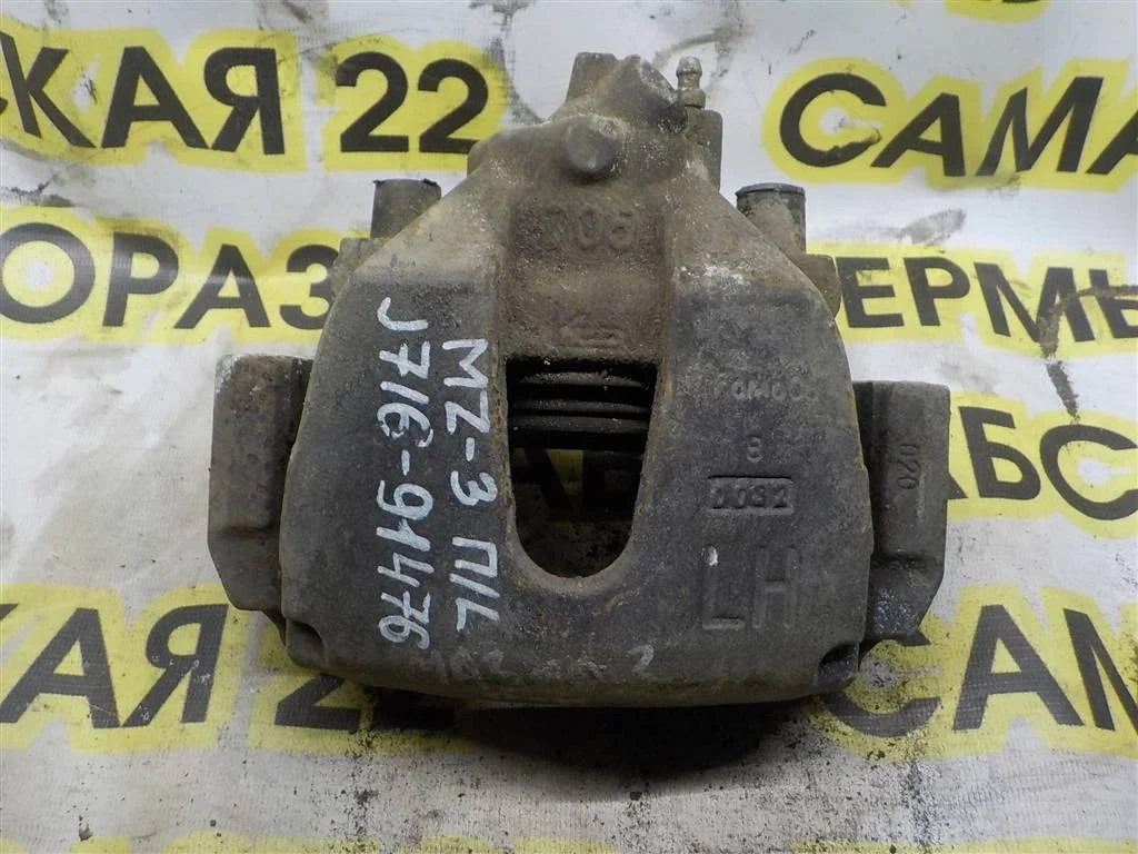 Суппорт передний левый Mazda 3 BL (2008—2011)