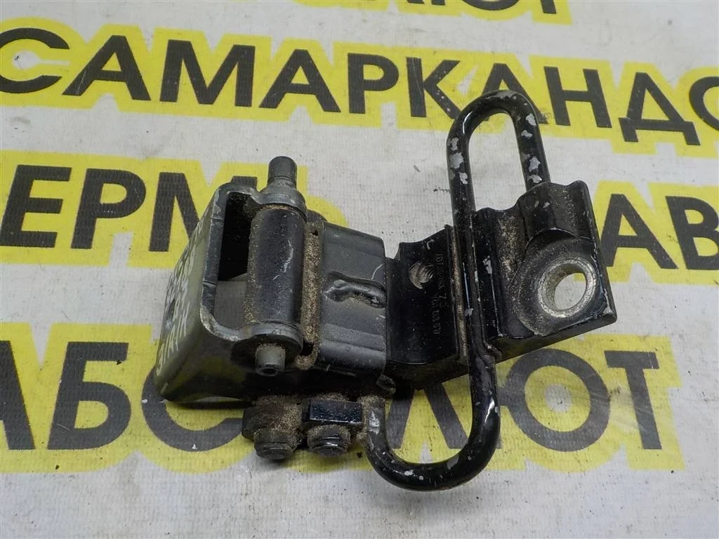 Петля двери задней правой нижняя Audi Q7 4L (2005—2009)