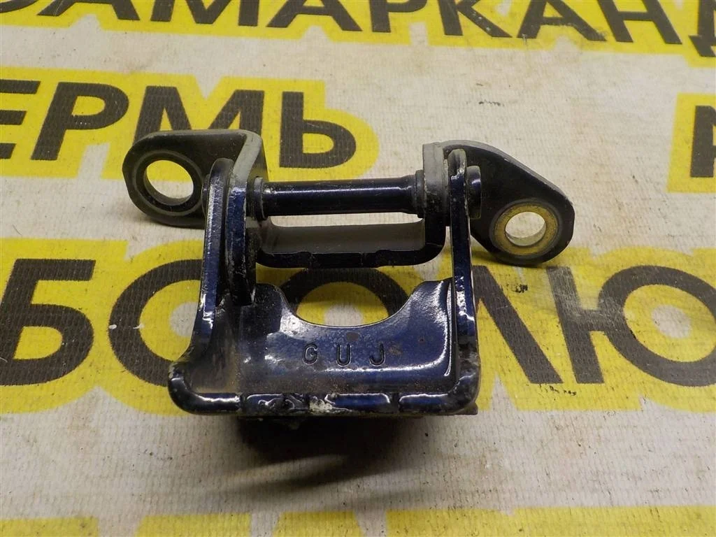 Петля двери задней правой верхняя Honda Civic VIII (2005—2009)