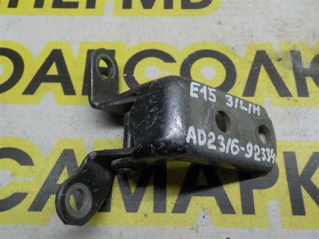 Петля двери задней левой нижняя Toyota Corolla X (2006—2010)