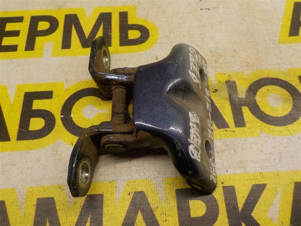 Петля двери задней правой верхняя KIA Ceed ED (2006—2010)