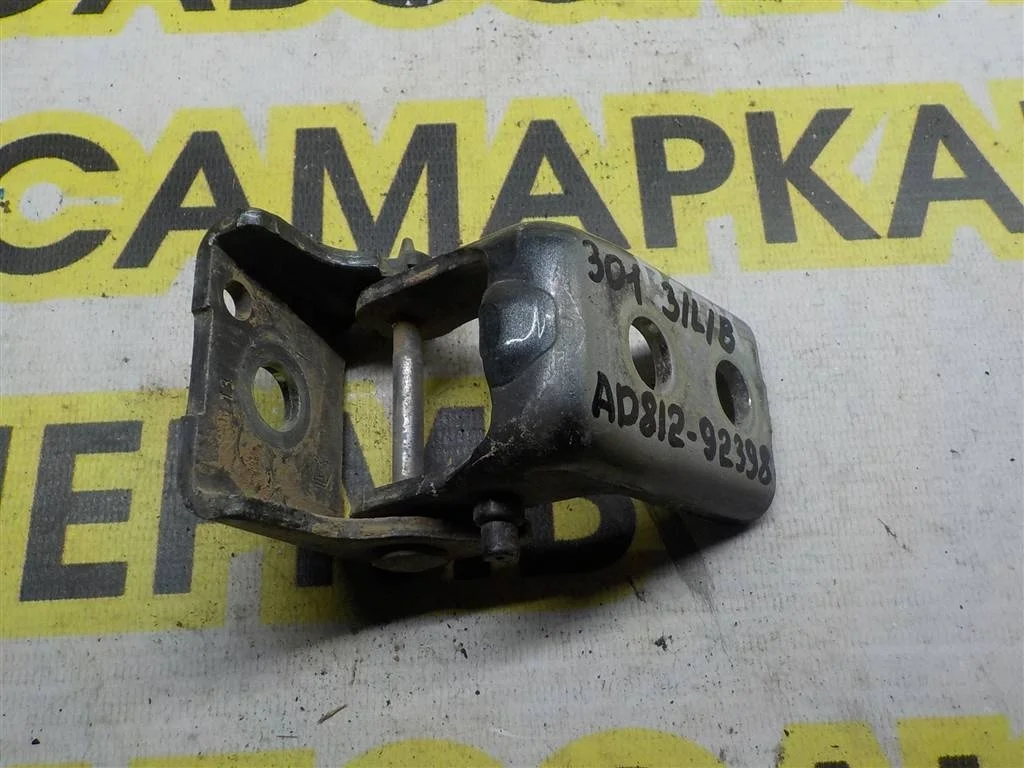 Петля двери задней левой верхняя Peugeot 301 I (2012—2016)