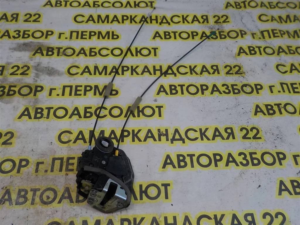 Замок двери задней правой Toyota Corolla X (2006—2010)