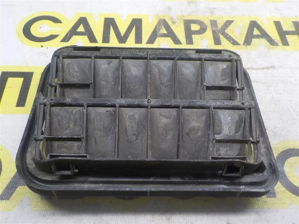 Решетка вентиляционная Renault Logan I (2004—2009)