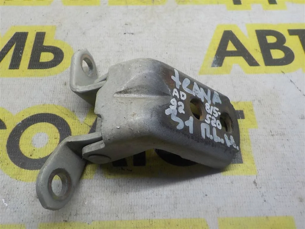 Петля двери передней левой нижняя Nissan Teana J31 (2003—2005)