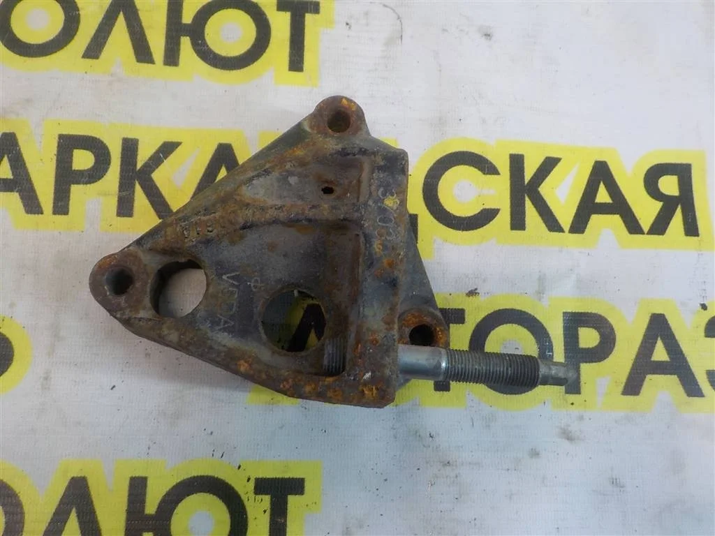 Кронштейн двигателя правый Toyota Corolla X (2006—2010)