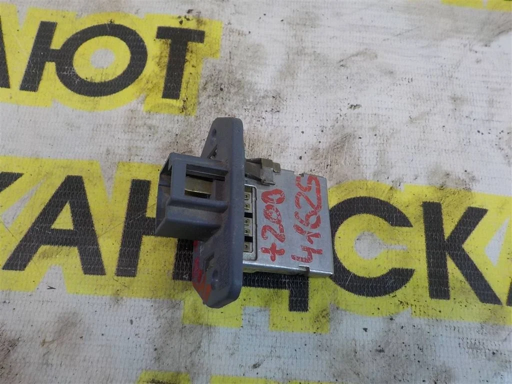Резистор отопителя Chevrolet Aveo I (2003—2008)