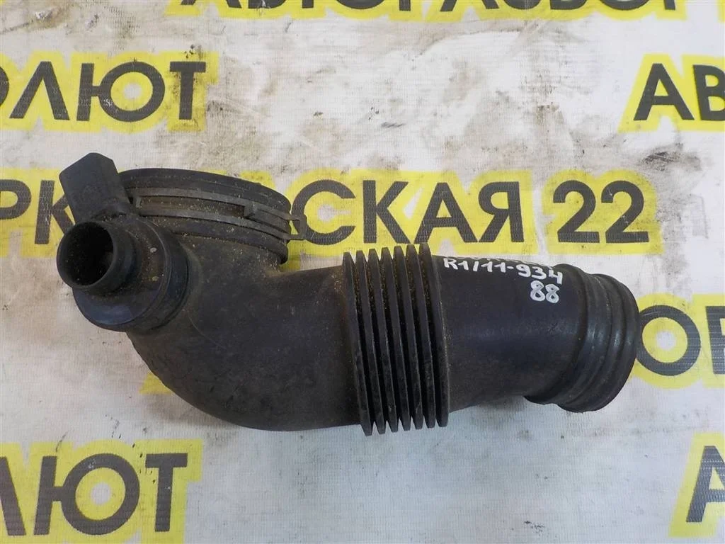 Патрубок воздушного фильтра Volkswagen Touareg I (2002—2006)