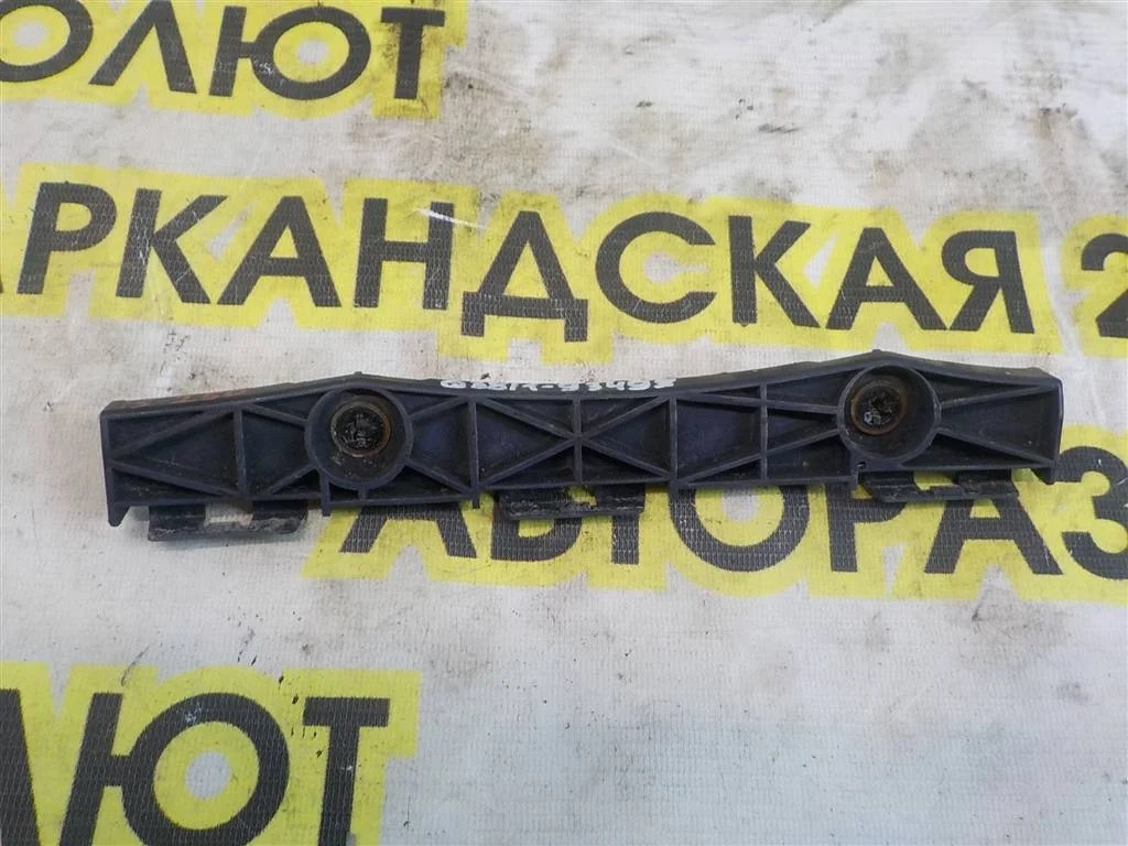 Кронштейн заднего бампера левый Lexus IS II (2005—2008)