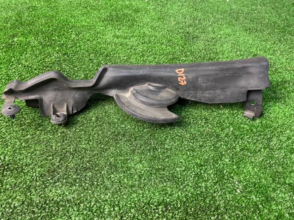 Уплотнитель капота BMW F30