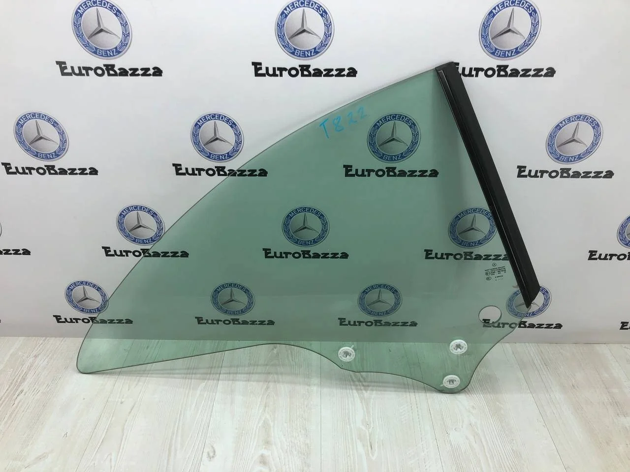 Стекло заднее правое Mercedes W209