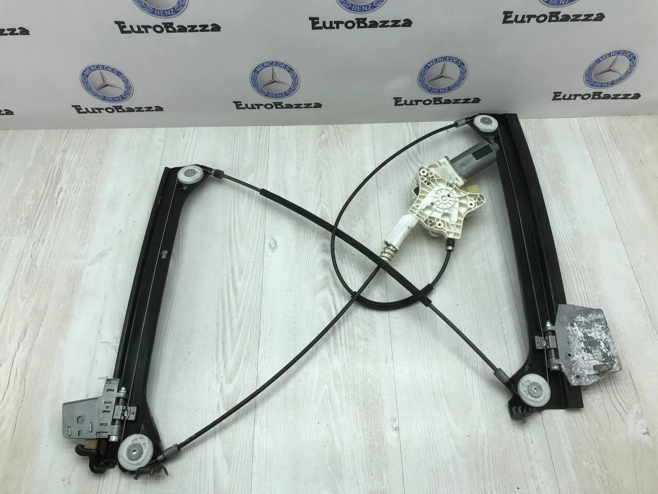 Стеклоподъемник левой двери Mercedes W209