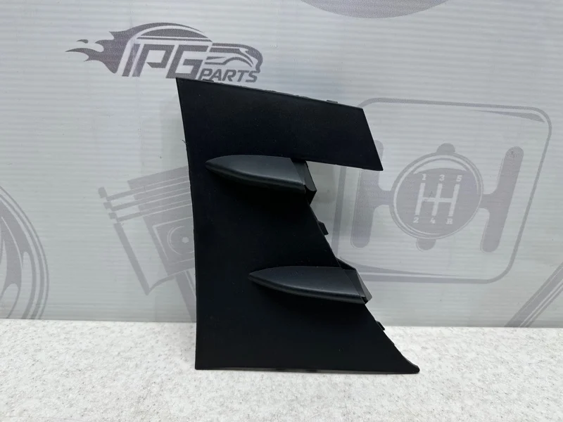 Накладка переднего бампера левая Mercedes-benz W205