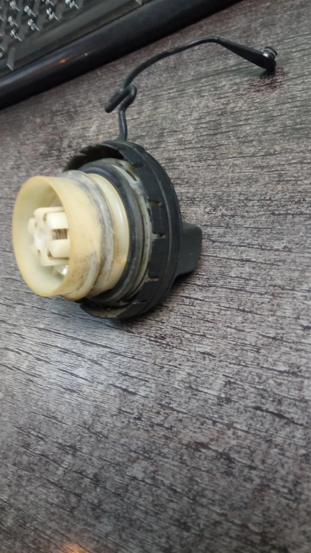 Б.у. крышка топливного бака TOYOTA RAV4 ACA30 TOYOTA RAV4 ACA30