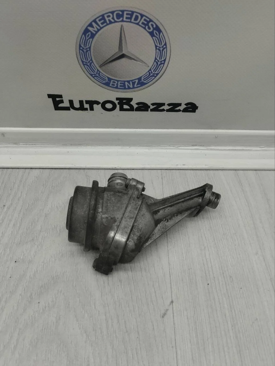 Клапан EGR левый Mercedes М112