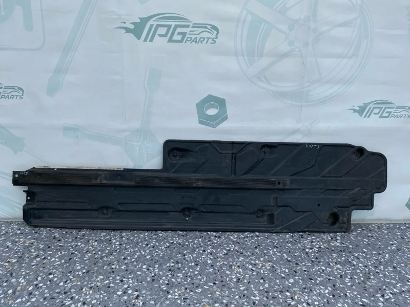 Защита днища правая Mercedes-benz 2010 W204