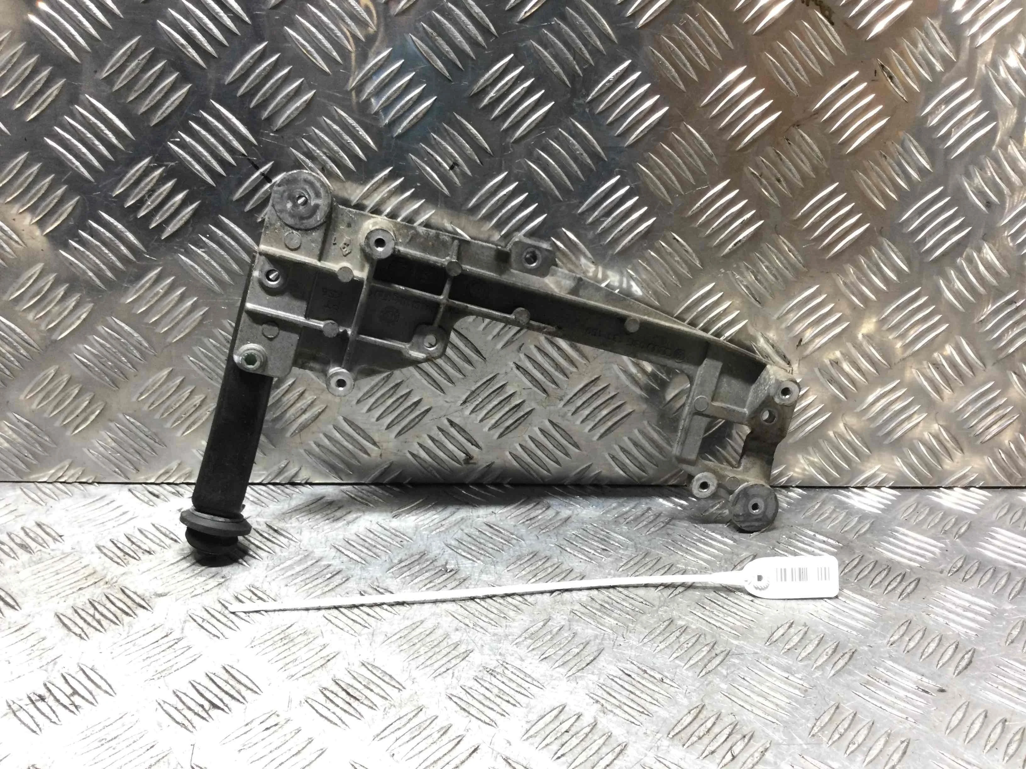 Кронштейн двигателя Volkswagen Golf 5 поколение (2004-2009) дизель 2.0 TDI Механика Х/б