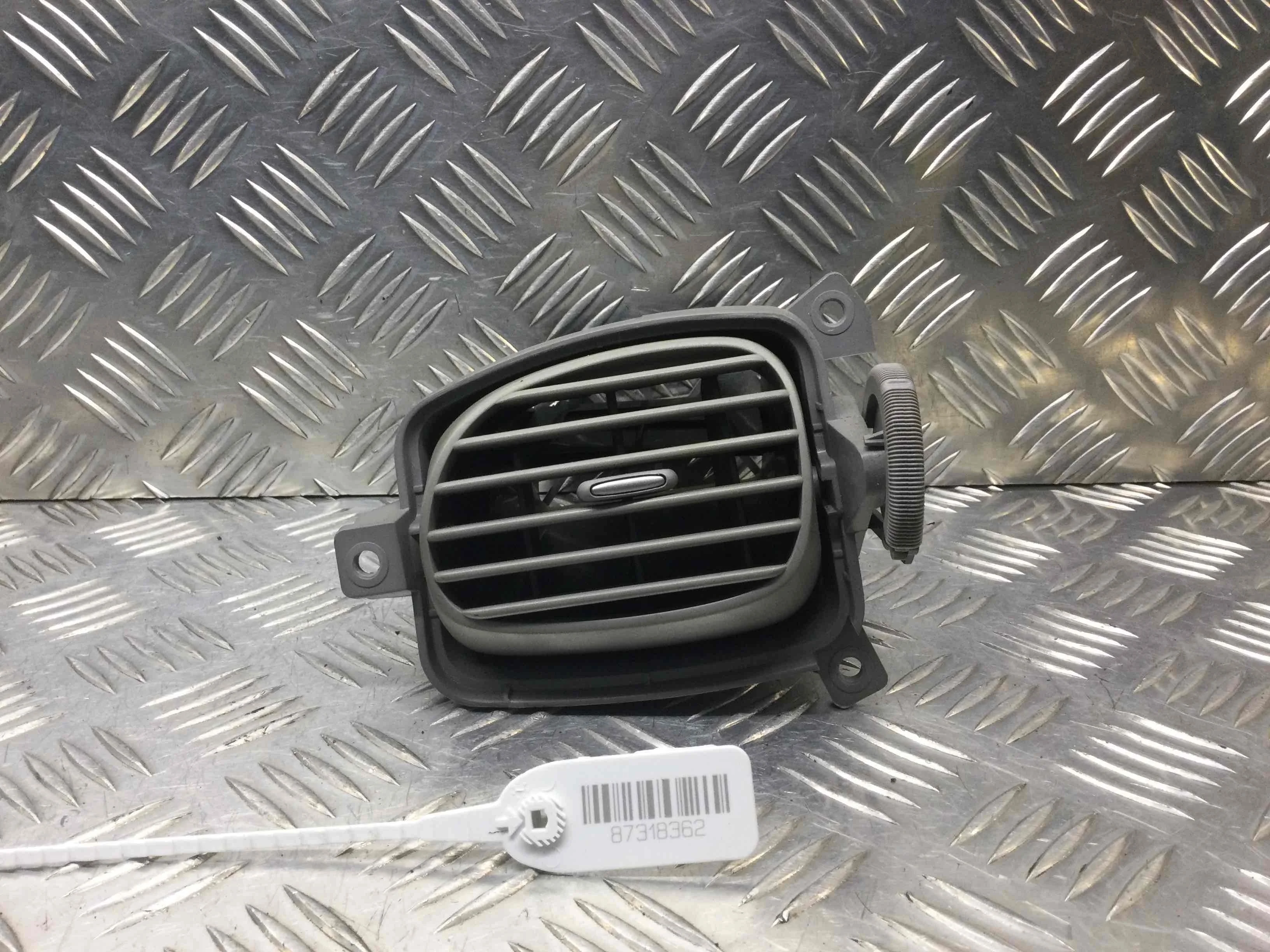 Дефлектор обдува салона Nissan Almera Tino V10 2000 - 2006 дизель 2.2 TD Механика Х/б