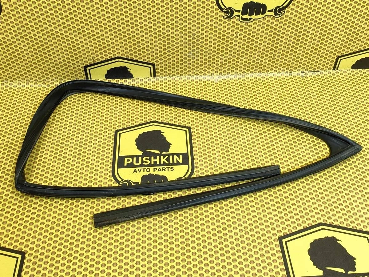 Уплотнитель стекла двери Kia Ceed 2016 82530A2000 JD G4FD, передний левый