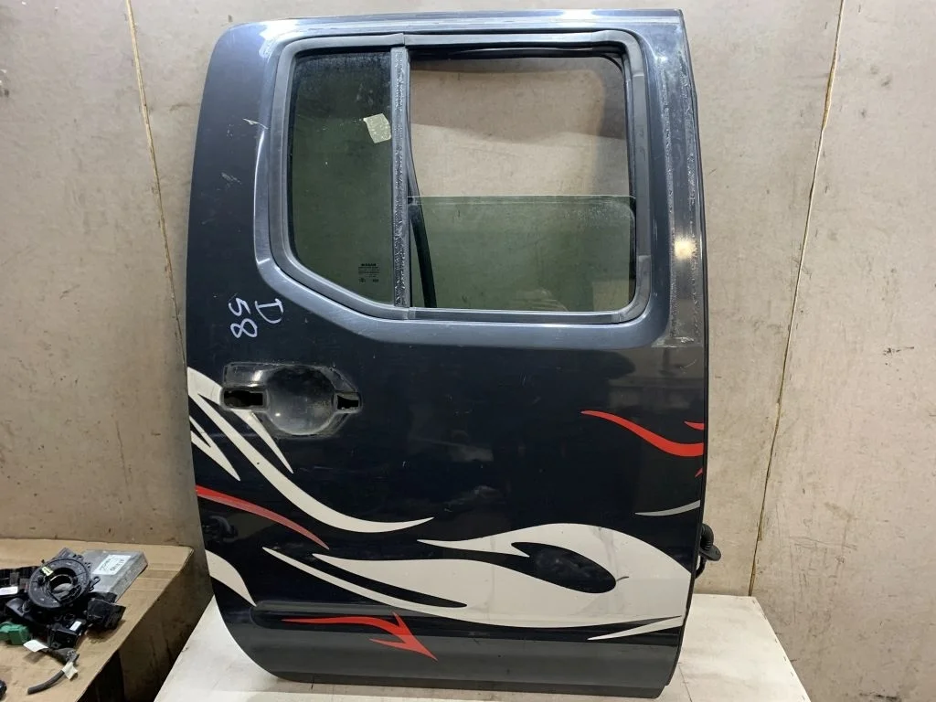 Дверь задняя правая Nissan Navara D40