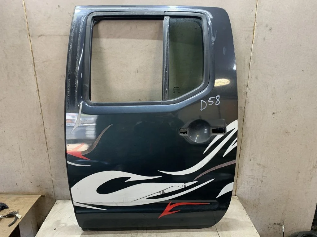 Дверь задняя левая Nissan Navara D40