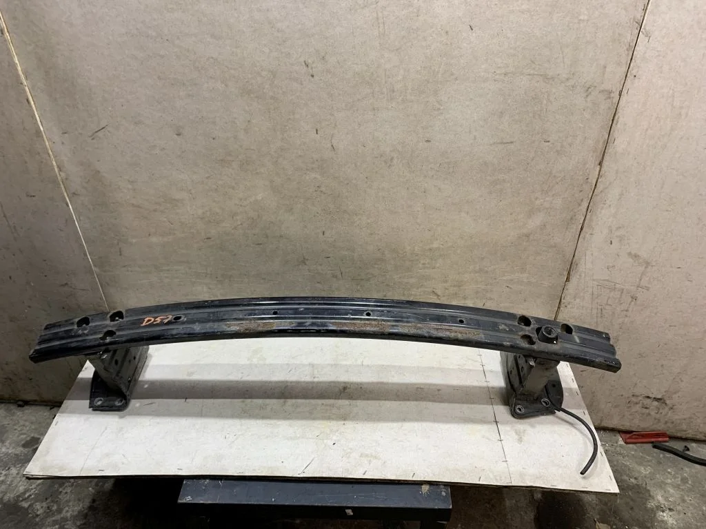 Усилитель передний Nissan Juke F15  с кронштейнами