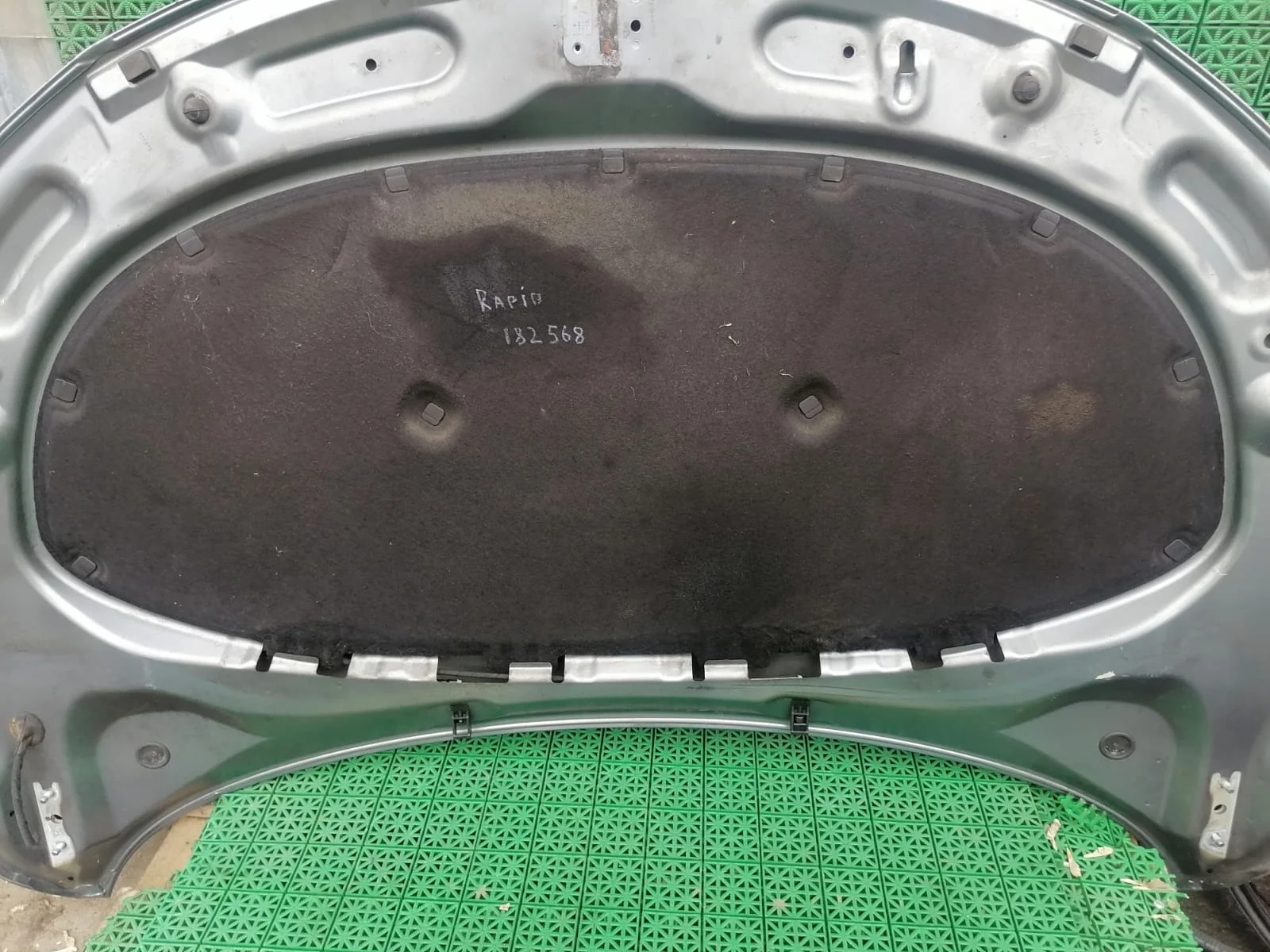 Шумоизоляция капота SKODA RAPID 2013- б/у RAPID(2013-