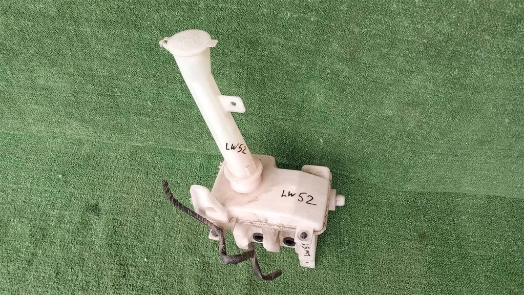 Б.у. бачок омывателя MAZDA MPV LW MAZDA MPV LW