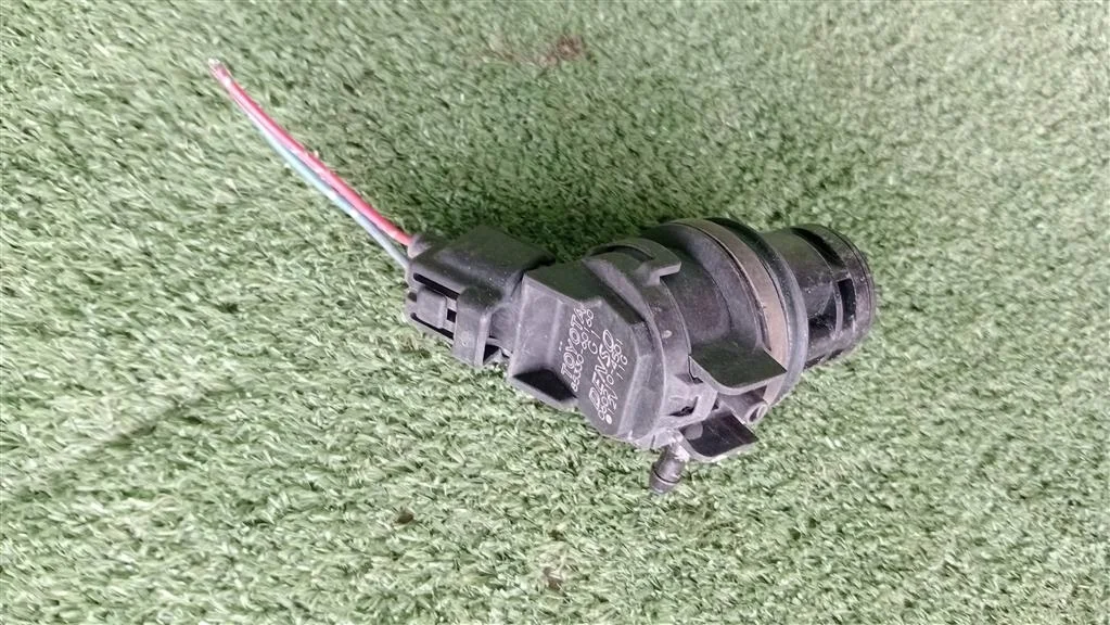 Б.у. насос омывателя TOYOTA RAV4 ACA30 TOYOTA RAV4 ACA30