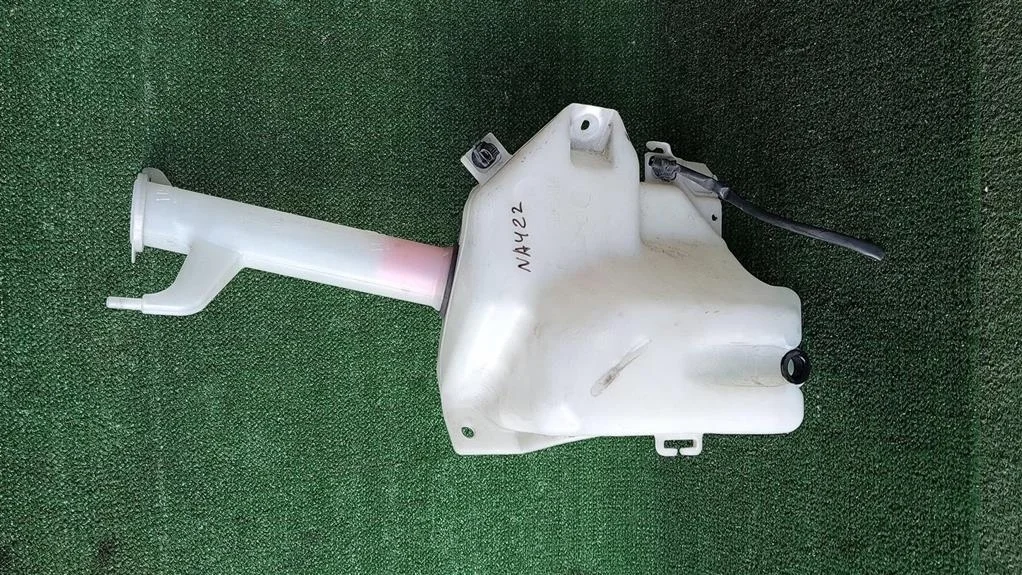 Б.у. бачок омывателя MITSUBISHI GRANDIS NA4W MITSUBISHI GRANDIS NA4W