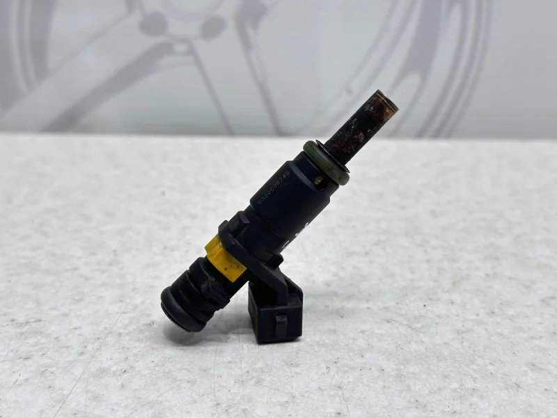 Топливная форсунка Mercedes-benz 2010 W204