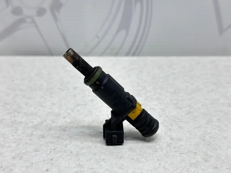 Топливная форсунка Mercedes-benz 2010 W204