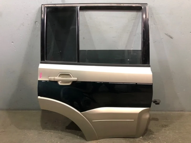 Дверь Mitsubishi Pajero 4 V90
