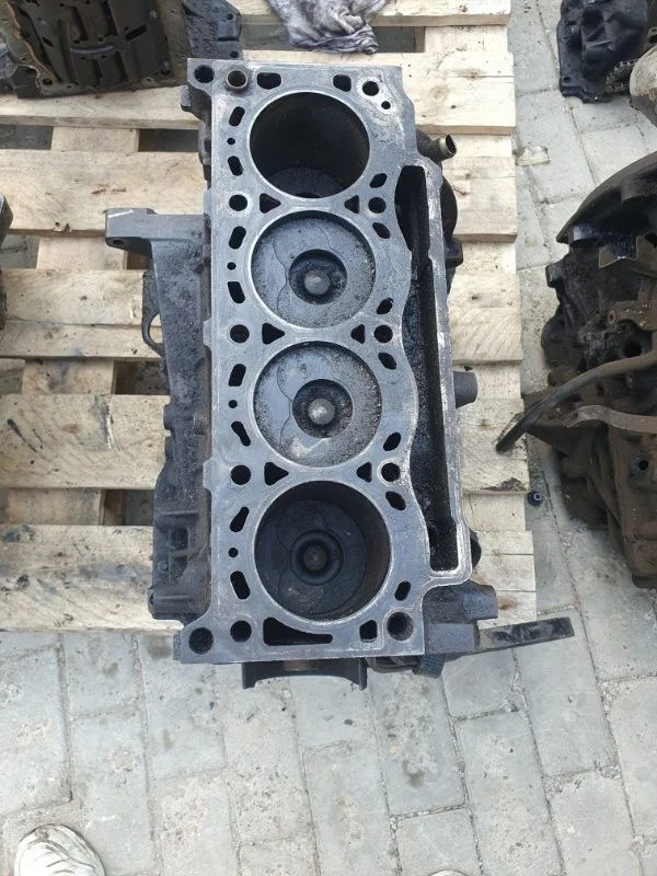 Двигатель OPEL Vivaro 2004