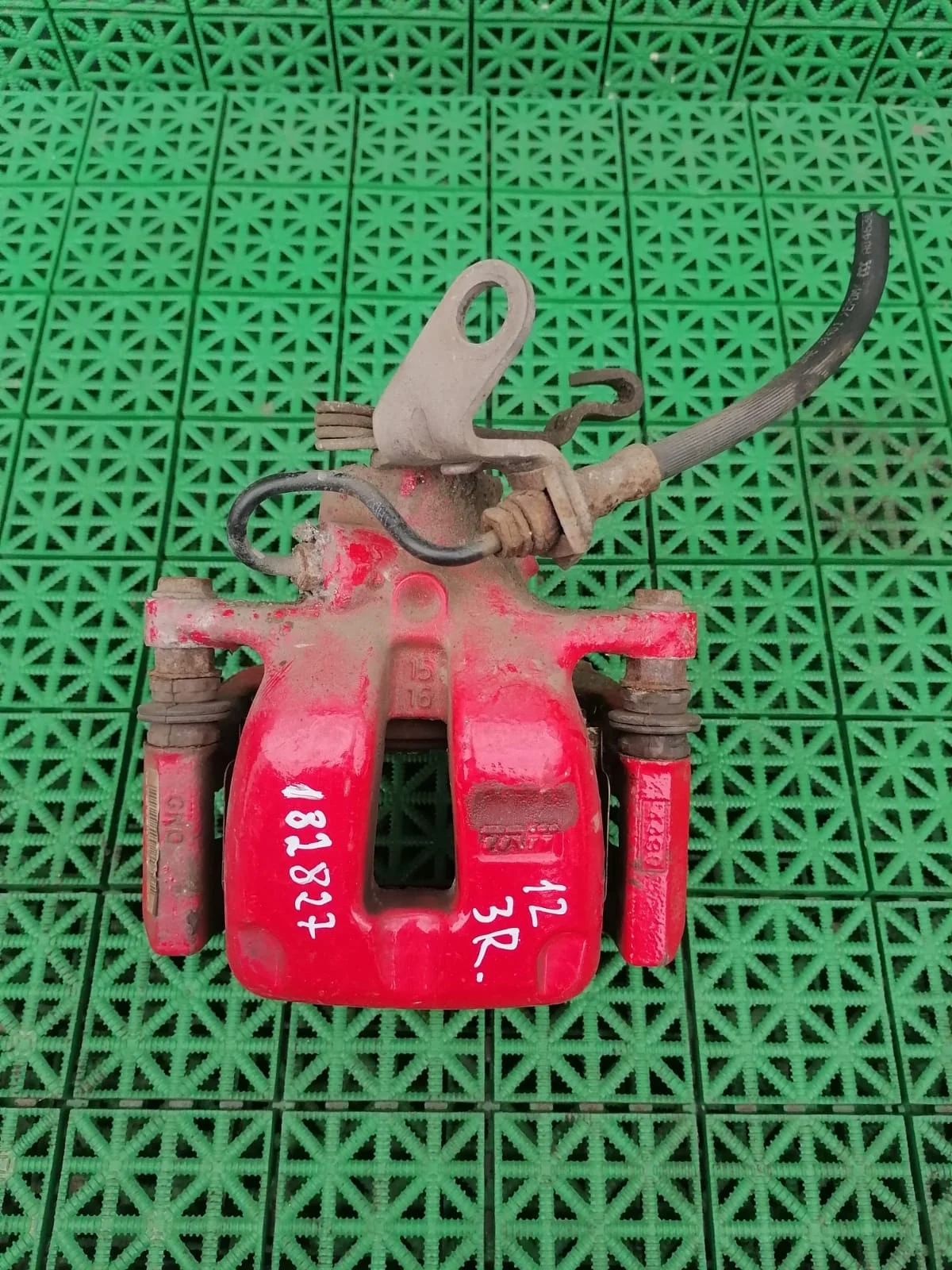 Суппорт тормозной AUDI A3, SKODA OCTAVIA 1Z, VOLKSWAGEN GOLF 5 2004- задний правый отв (272мм) б/у A3(2004-2013);OCTAVIA 1Z(2004-2012);GOLF 5(2004-2009);GOLF 5+(2005-2014);JETTA 5(2005-2009)