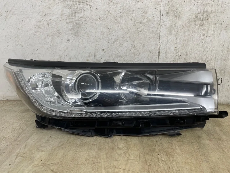 ФАРА Toyota Highlander 2016 2017 2018 2019 811100E380, правая