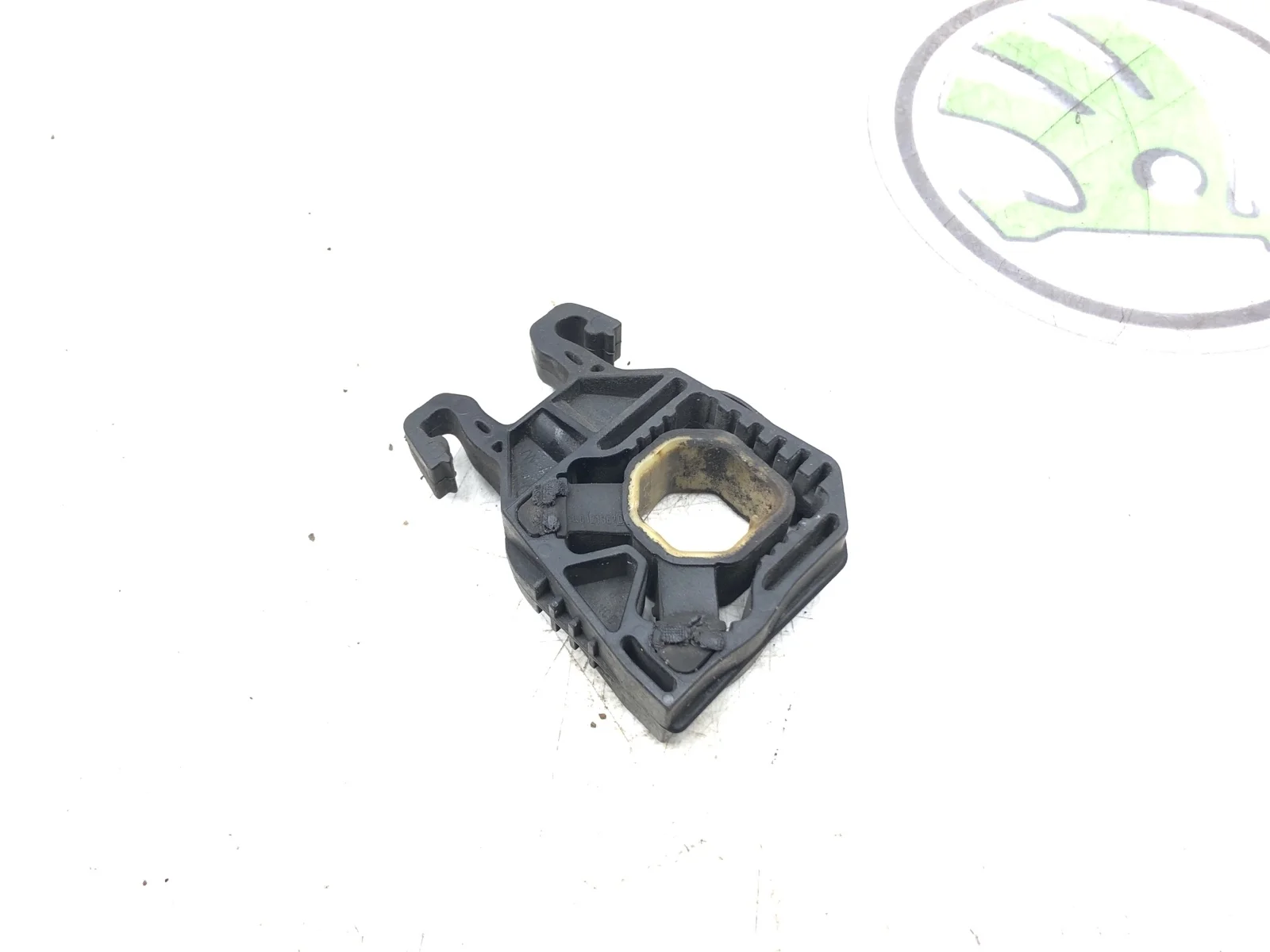 Подушка радиатора Skoda Octavia 2015 5Q0121367D A7 (5E) 1.2 CJZA