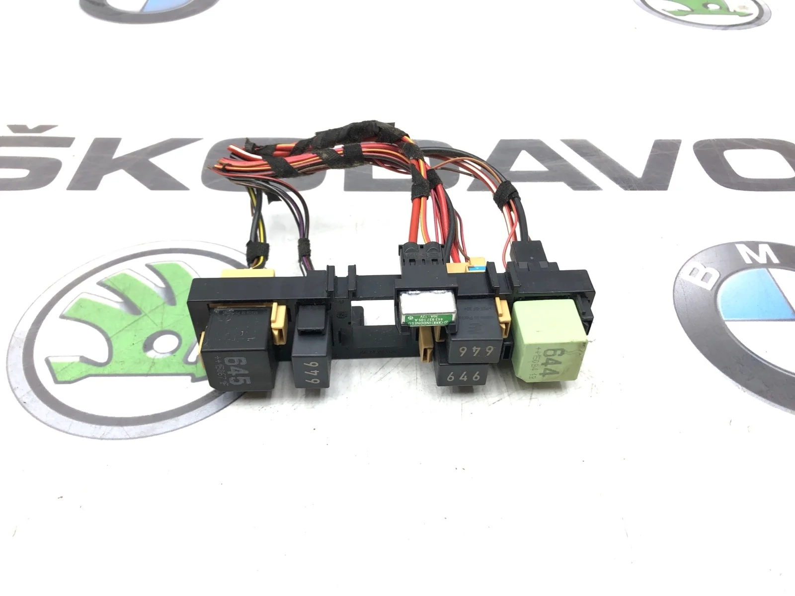 Блок реле Skoda Superb 2015 4H0951253 2 РЕСТ (3T)