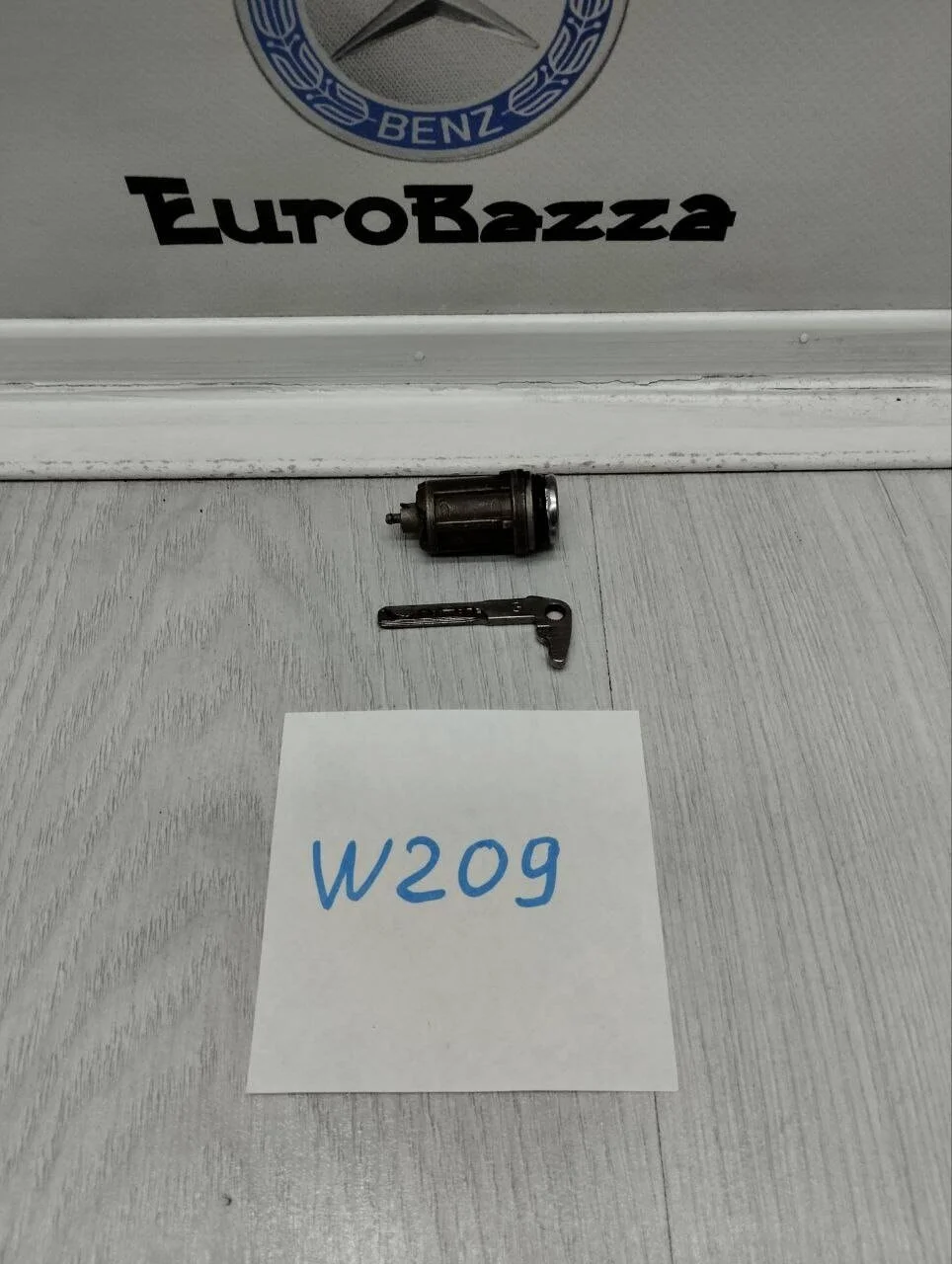 Личинка с ключом Mercedes W209