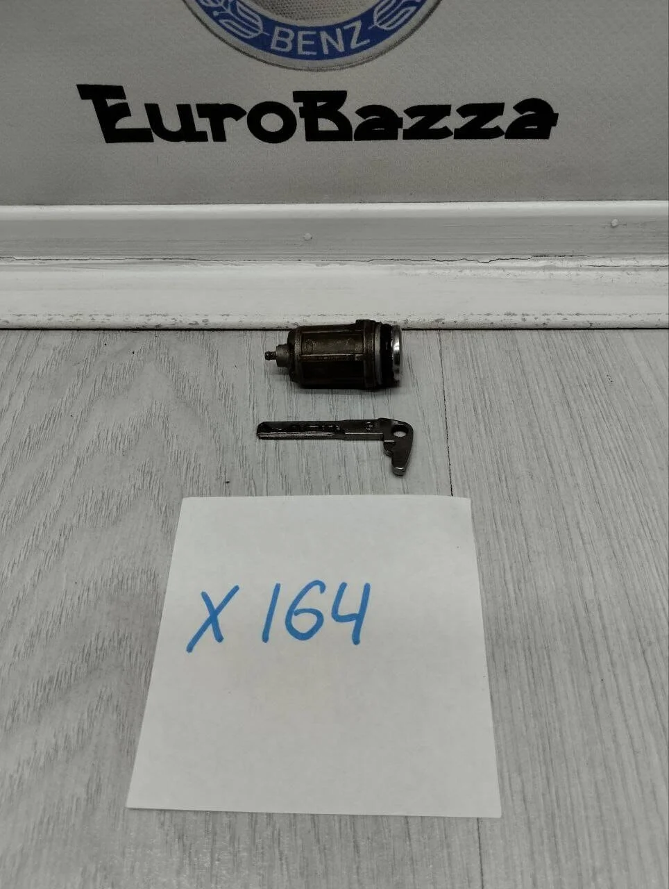 Личинка с ключом Mercedes X164